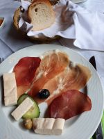 Schinkenprobe bei Cetinje in Montenegro