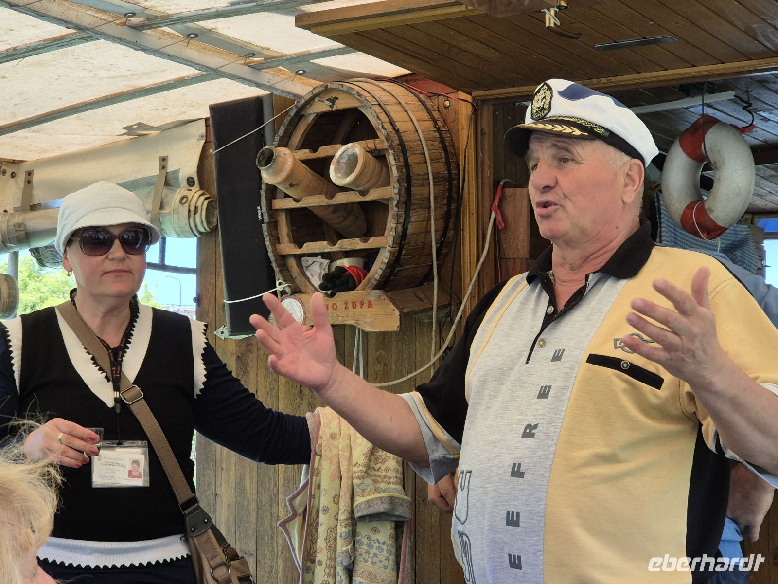 Tag 5 - Bootsfahrt auf der Drina (3) - Kapitän Nenad und Reiseleiterin Bogdanka