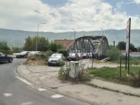 Tag 12 - Skopje - Stadtführung - Eindrücke (2) - eine alte Brücke als Parkplatz