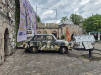 Tag 13 - Niš - Stadtrundgang - Schnappschüsse (17) - Nišville mit Trabant