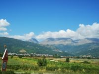 Polje, im Hintergrund Sar Planina Berg