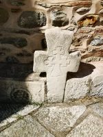 genauso die Verzierungen von den Kreuzen