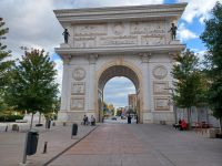 Skopje, Triumphbogen (nicht historisch!) 