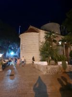 Budva in der Nacht
