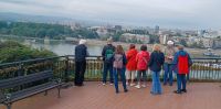 Eberhardt-Reisegruppe mit Blick zur Stadt