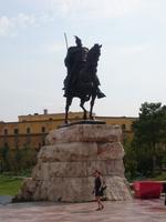Tirana - Denkmal Skandebek