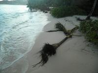 Flut am New Emerald Cove Hotel auf Praslin