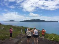 Angekommen am Aussichtspunkt mit Blick auf La Digue
