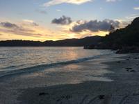 Sonnenuntergangsstimmung am Strand des Emerald Cove Hotels