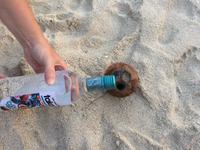 Lustige Kokosnuss trink Takamaka- Spaß am letzten Abend ;-)