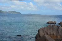 144 mit den typischen Granitfelsen