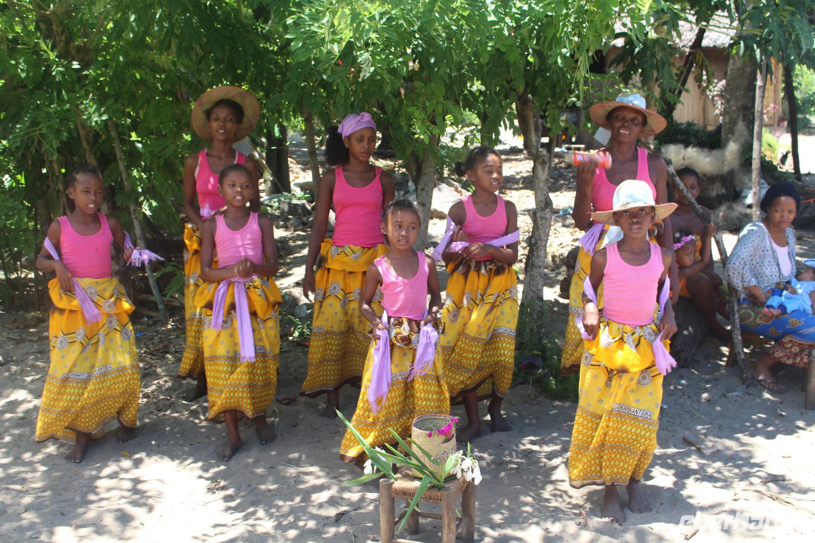 Madagaskar/Toamasina - Traditionelles Dorf am Pangalanes Fluss