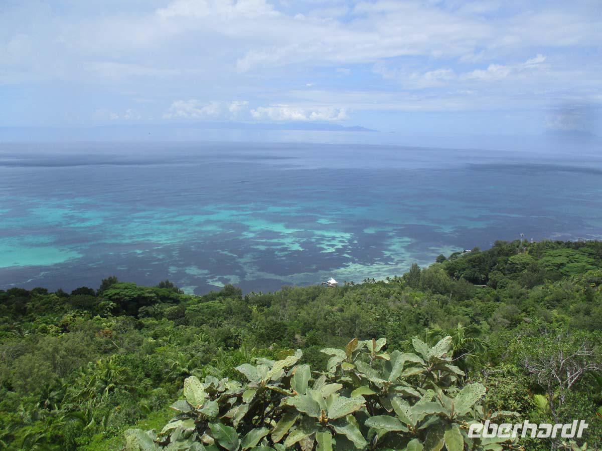 Blick auf die Westküste von Praslin