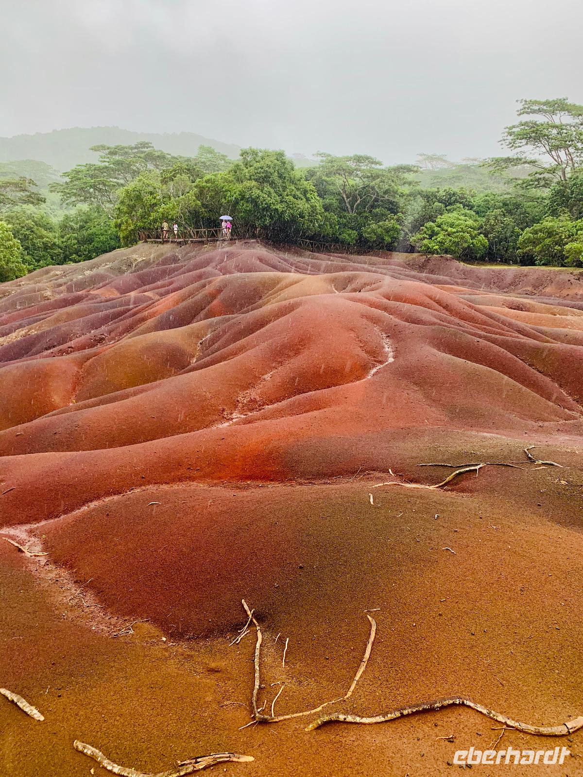 Siebenfarbige Erde, wenn der Himmel wieder heller wird
