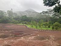 Siebenfarbige Erde im Regen ...