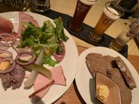 Zünftiges Abendessen im Brauhaus auf AIDAblu