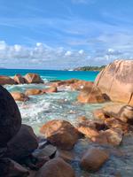 Anse Lazio - typische Granitfelsen