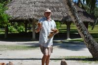 Cyril hat die Kokusnuss geknackt