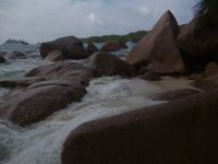 Granitfelsen in der Brandung