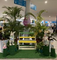 Osterdekoration auf dem Flughafen