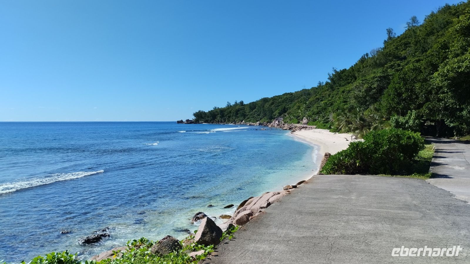 Der Strand in der Nähe von unserem Hotel auf La Digue