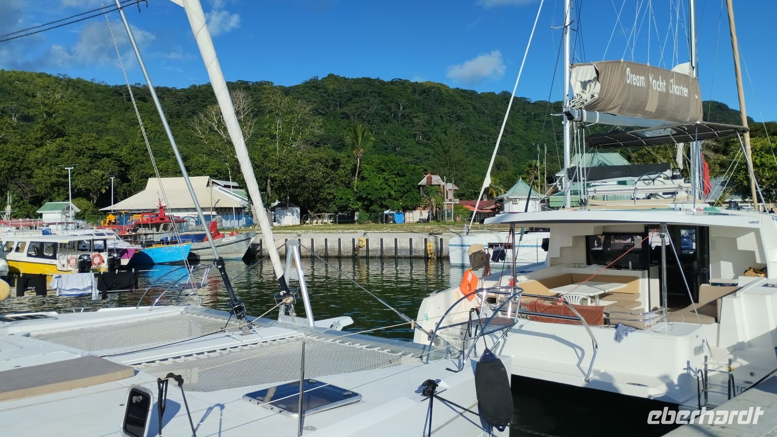 Der Hafen von La Digue