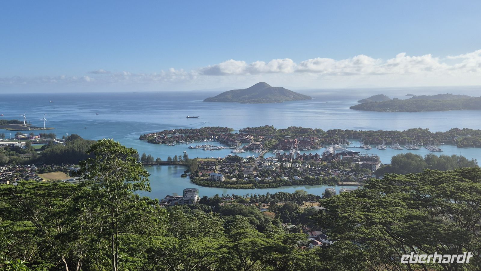 Blick von Mahe auf Eden Island