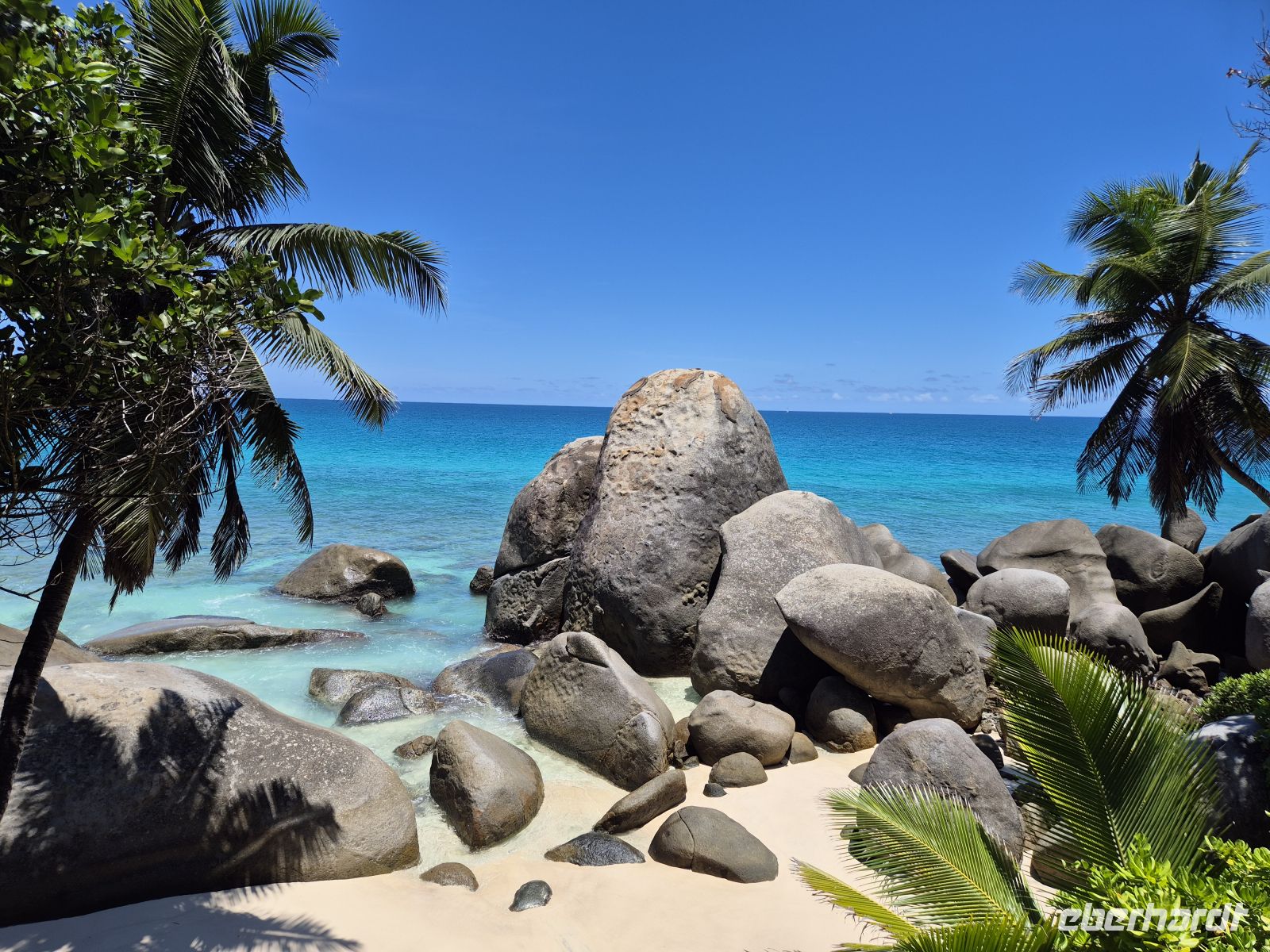 Küstenfahrt an der Nordspitze von Mahe