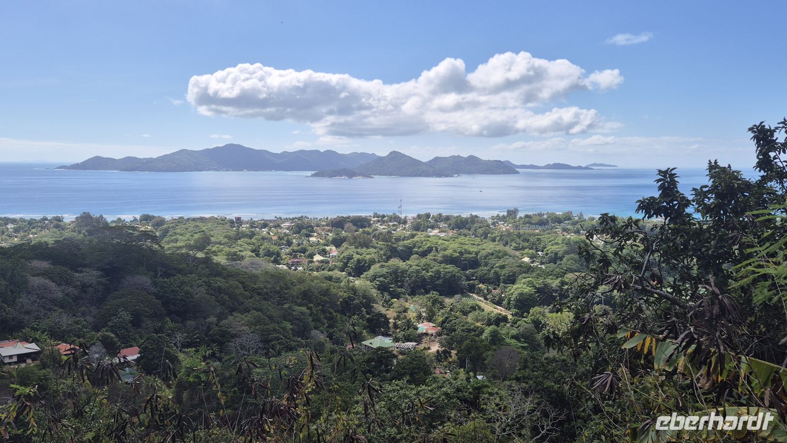 Ausblick von La Digue auf Praslin