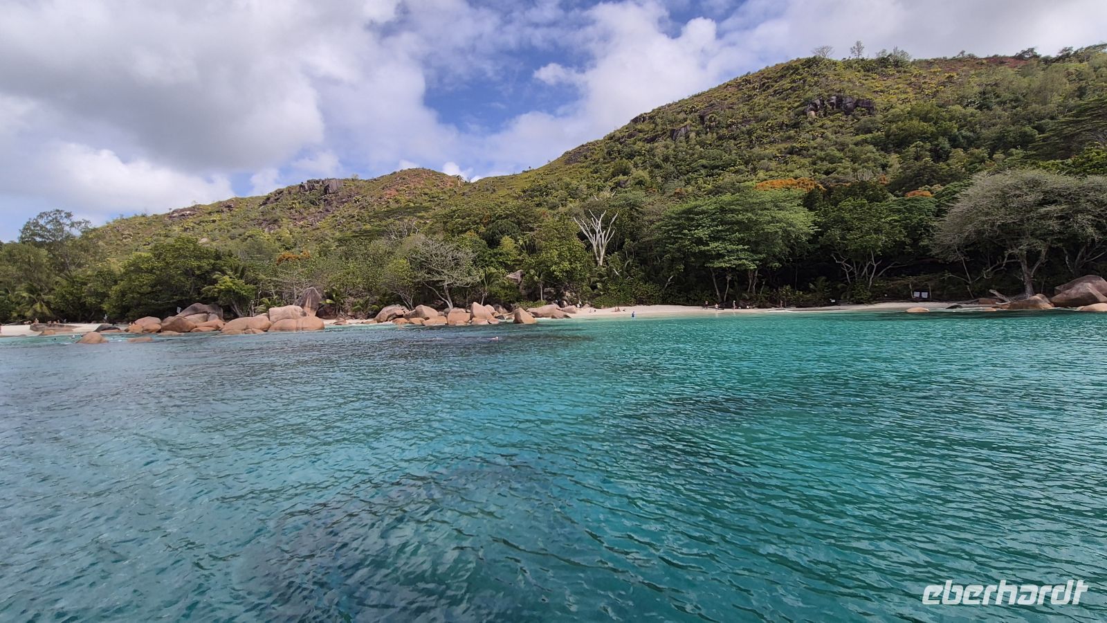 Anse Lazio von der Seeseite