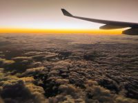 Sonnenaufgang über den Wolken  &ndash; &copy; Monika Cortese (Eberhardt TRAVEL)