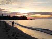 Sonnenuntergang am Beau Vallon Beach, Mahé  &ndash; &copy; Monika Cortese (Eberhardt TRAVEL)