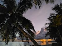 Sonnenuntergang am Hotelstrand Grand Anse Beach &ndash; &copy; Monika Cortese (Eberhardt TRAVEL)