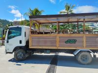 Inselrundfahrt auf La Digue im umgebautem LKW  &ndash; &copy; Monika Cortese (Eberhardt TRAVEL)