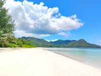 Hotelstrand auf Praslin, Seychellen  &ndash; &copy; Monika Cortese (Eberhardt TRAVEL)