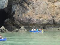 Grotten auf dem Weg zum James-Bond-Felsen