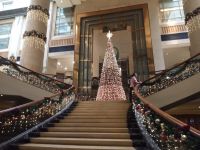 Weihnachtlich geschmücktes Fullerton Hotel 