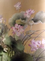 Kunstvoll handbestickte Wände im Budda Tempel 