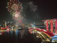 Silvesterfeuerwerk über Marina Bay 