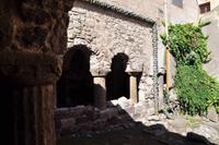 Kreuzgang auf der Akropolis von Lipari Stadt