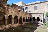 Kreuzgang auf der Akropolis von Lipari Stadt