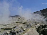 Vulcano-Schwefeldämpfe am Kraterrand