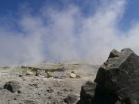 Vulcano-Schwefeldämpfe am Kraterrand