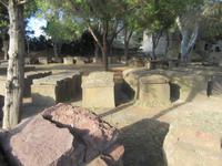 Sarkophage auf dem Burgberg von Lipari