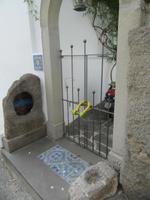 Dieser Moment, wenn das Schloss größer als das Tor ist