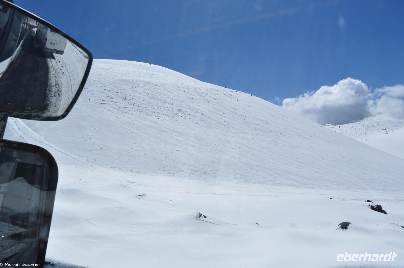 Auffahrt mit dem Geländebus zum Torre del Filosofo auf 2.920 m