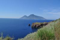 Wandern auf Lipari, UNESCO Weltnaturerbe, Äolische Inseln - Blick nach Salina