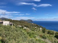 3. Reisetag – Küstenwanderung auf Lipari zum Observatorium – Blick zurück bis zum Stromboli im Hintergrund