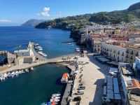 4. Reisetag – Zurück auf Lipari – Spaziergang zur Festung – Aussicht auf den alten Hafen