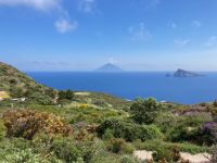 5. Reisetag – Wanderung auf Panarea – Blick zur Insel Stromboli